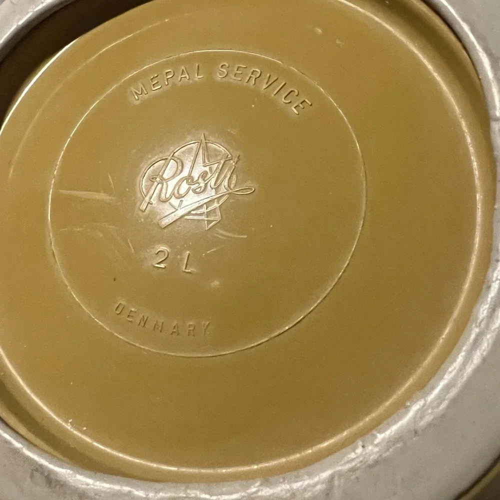 Vintage ROSTI Mepal Mixing Bowl In Yellow Gold Melamine 2 Liter DENMARK Spout